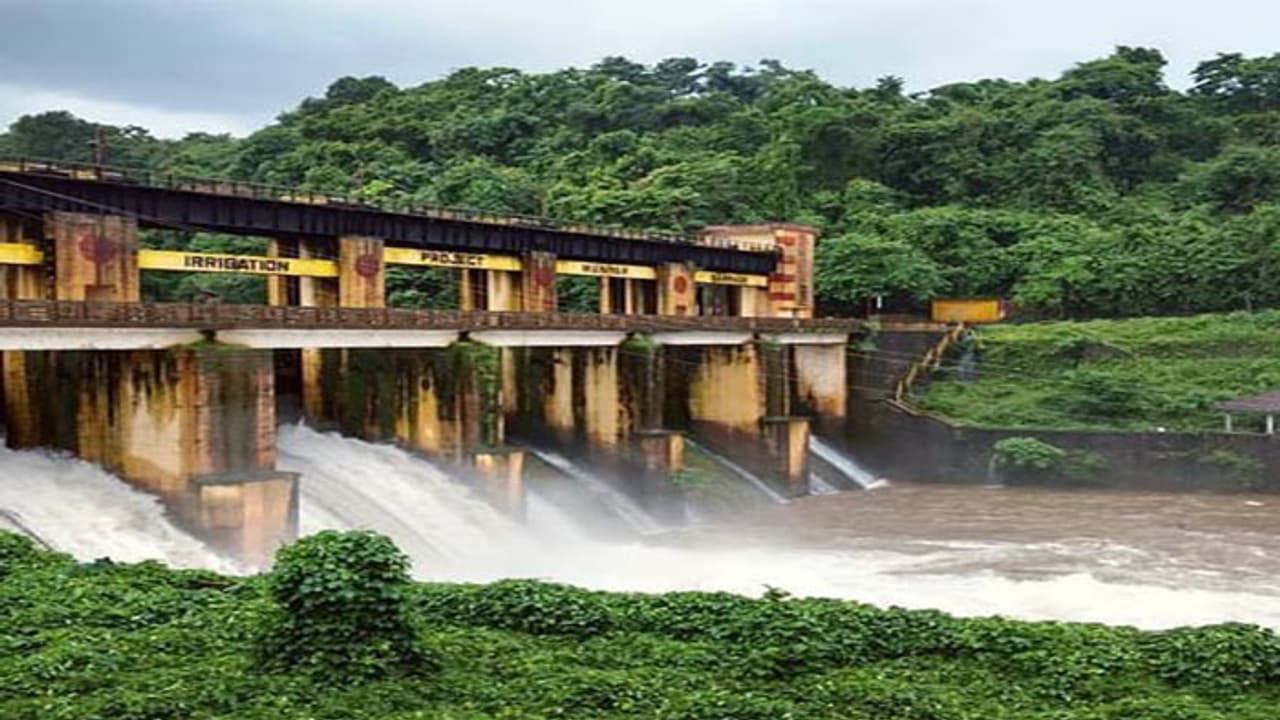 മണിയാര് ഡാമിന്റെ അഞ്ച് ഷട്ടറുകള് ഉയര്ത്തി മണിയാര് ഡാമിന്റെ അഞ്ച് ഷട്ടറുകള് ഉയര്ത്തി