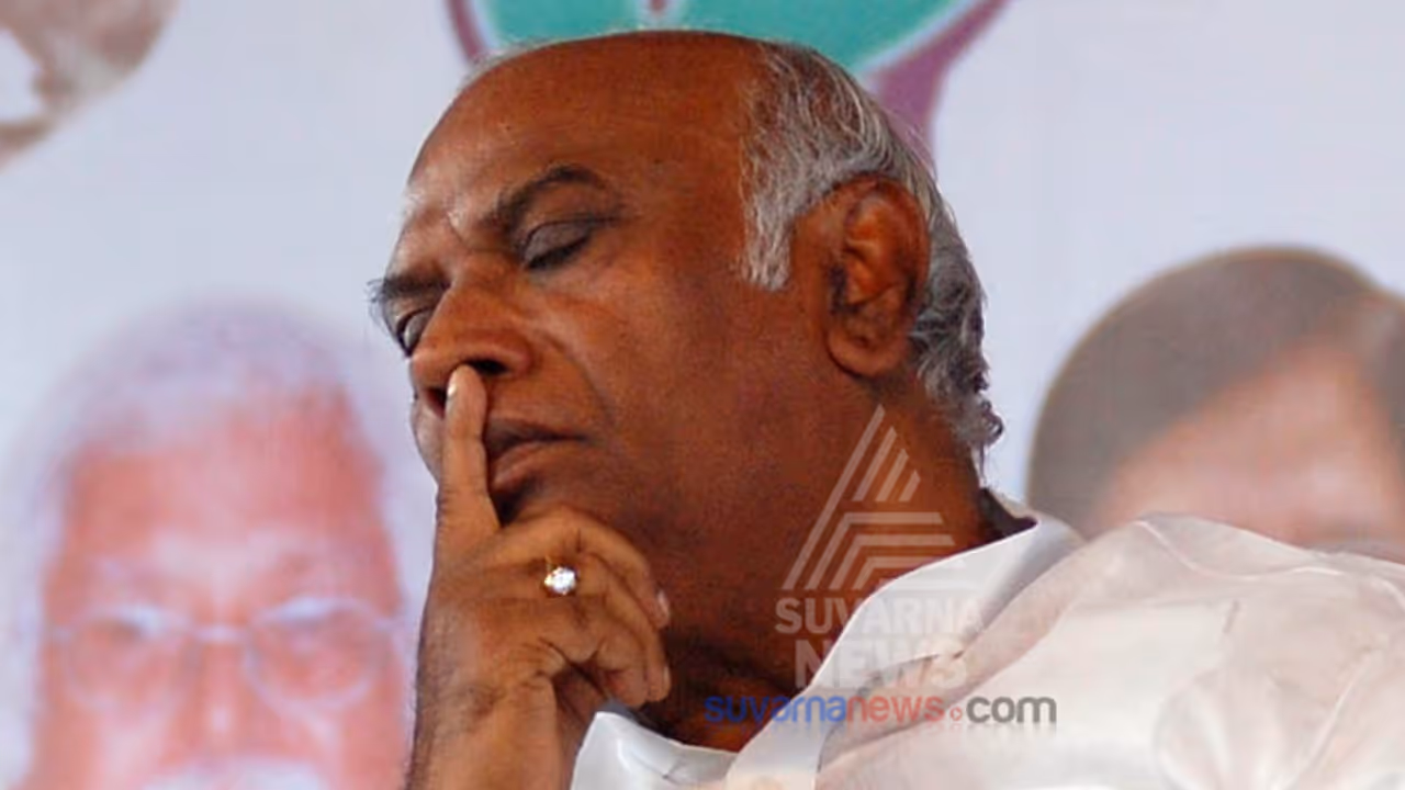 ಖರ್ಗೆ ಬಳಿ ಕಾರಿಲ್ಲ, ಕೃಷಿ ಭೂಮಿಯೂ ಇಲ್ಲ: ಇಲ್ಲಿದೆ ನೋಡಿ ಆಸ್ತಿ, ಸಾಲದ ವಿವರ! ಖರ್ಗೆ ಬಳಿ ಕಾರಿಲ್ಲ, ಕೃಷಿ ಭೂಮಿಯೂ ಇಲ್ಲ: ಇಲ್ಲಿದೆ ನೋಡಿ ಆಸ್ತಿ, ಸಾಲದ ವಿವರ!