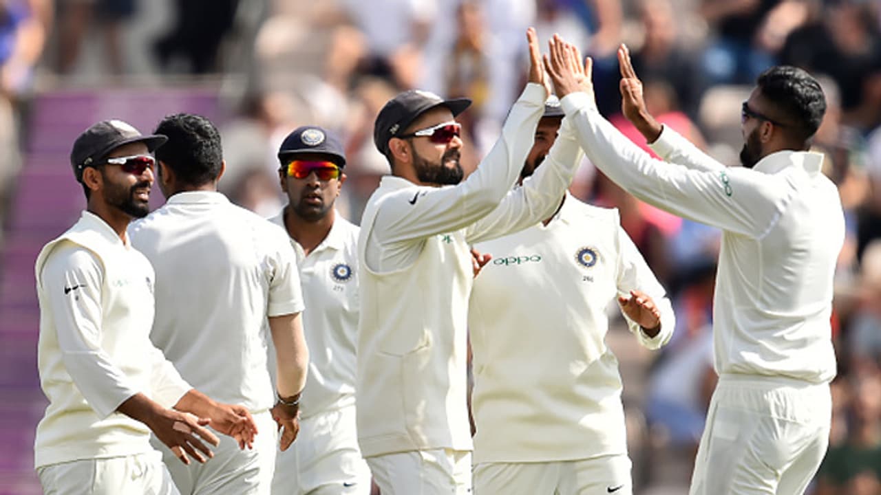 ಟೀಂ ಇಂಡಿಯಾ 8 ವಿಕೆಟ್ ಕಬಳಿಸಿದರೂ ಇಂಗ್ಲೆಂಡ್ ದಿಟ್ಟ ಹೋರಾಟ! ಟೀಂ ಇಂಡಿಯಾ 8 ವಿಕೆಟ್ ಕಬಳಿಸಿದರೂ ಇಂಗ್ಲೆಂಡ್ ದಿಟ್ಟ ಹೋರಾಟ!