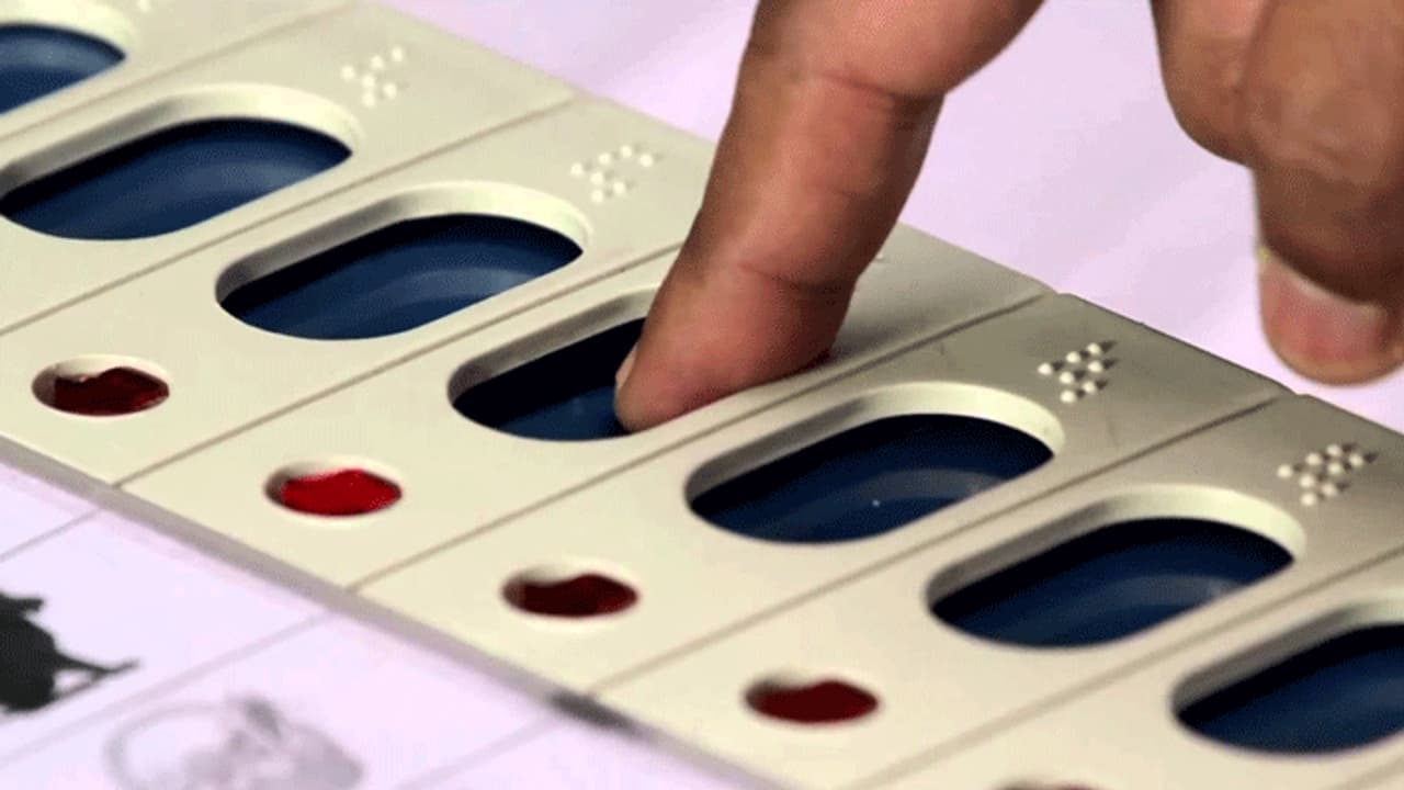 ఓటింగ్ రోజు అన్ని సంస్థలకు కచ్చితంగా సెలవు ఇవ్వాల్సిందే.. వికాస్ రాజ్ ఓటింగ్ రోజు అన్ని సంస్థలకు కచ్చితంగా సెలవు ఇవ్వాల్సిందే.. వికాస్ రాజ్