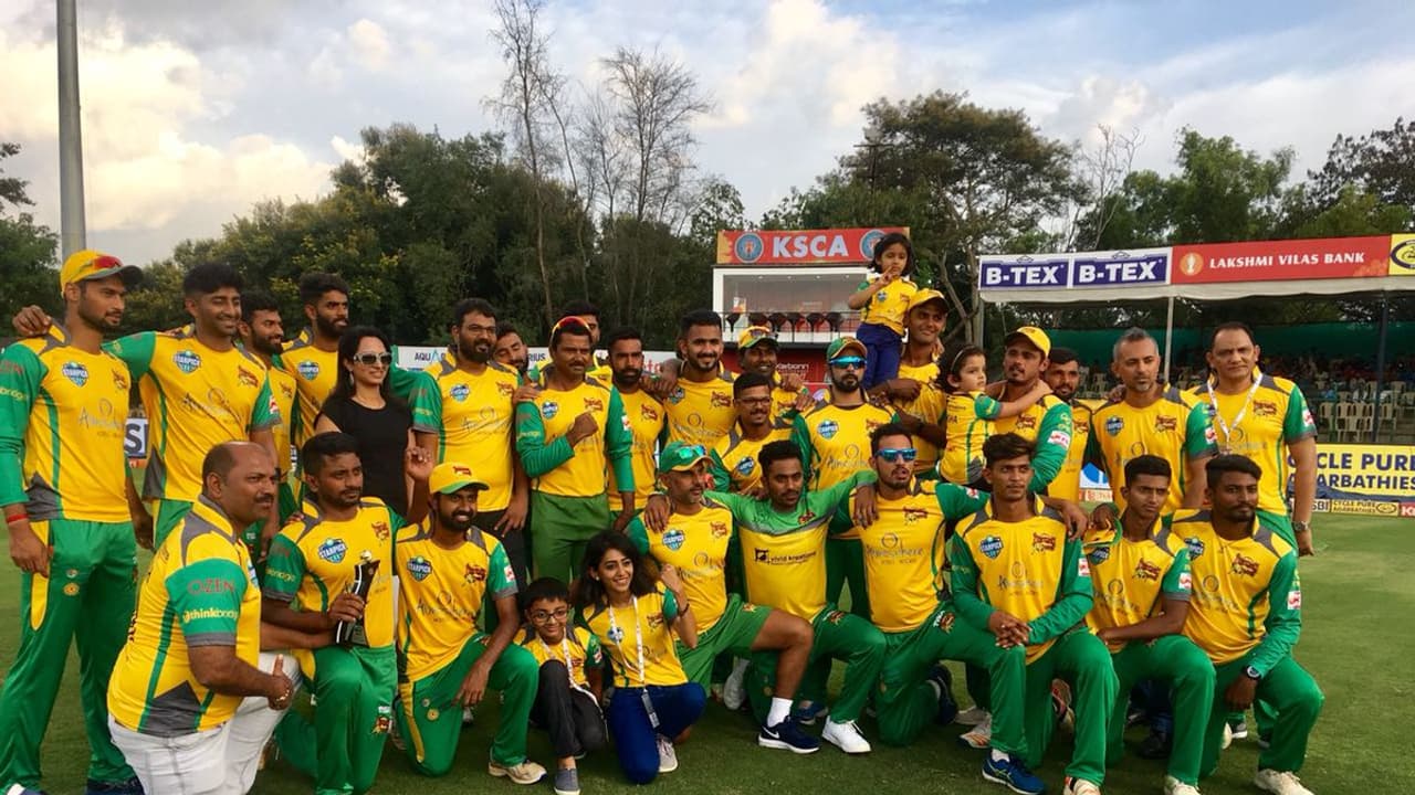 ಕೆಪಿಎಲ್ 2018: ಬಿಜಾಪುರ ಬುಲ್ಸ್ಗೆ 2 ವಿಕೆಟ್ ರೋಚಕ ಜಯ ಕೆಪಿಎಲ್ 2018: ಬಿಜಾಪುರ ಬುಲ್ಸ್ಗೆ 2 ವಿಕೆಟ್ ರೋಚಕ ಜಯ