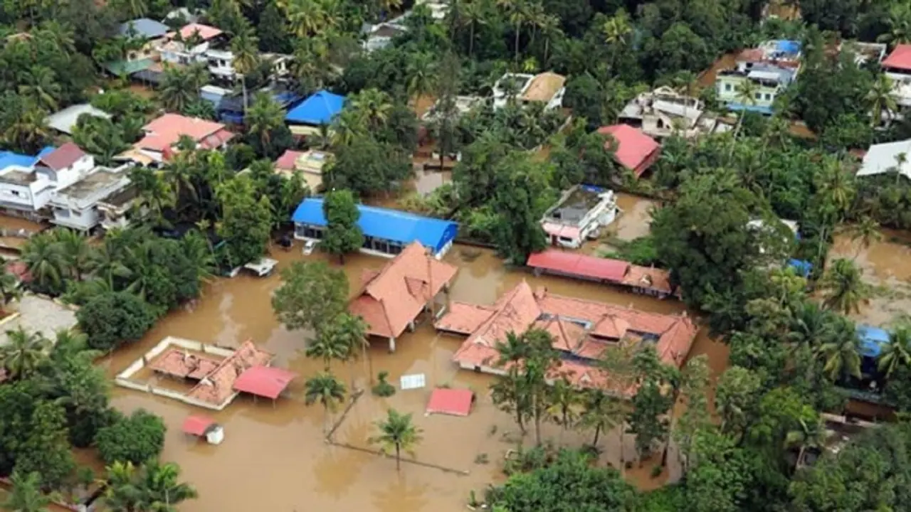 Kerala Floods: Catholic priest gives sermon at Jama Masjid to express his gratitude