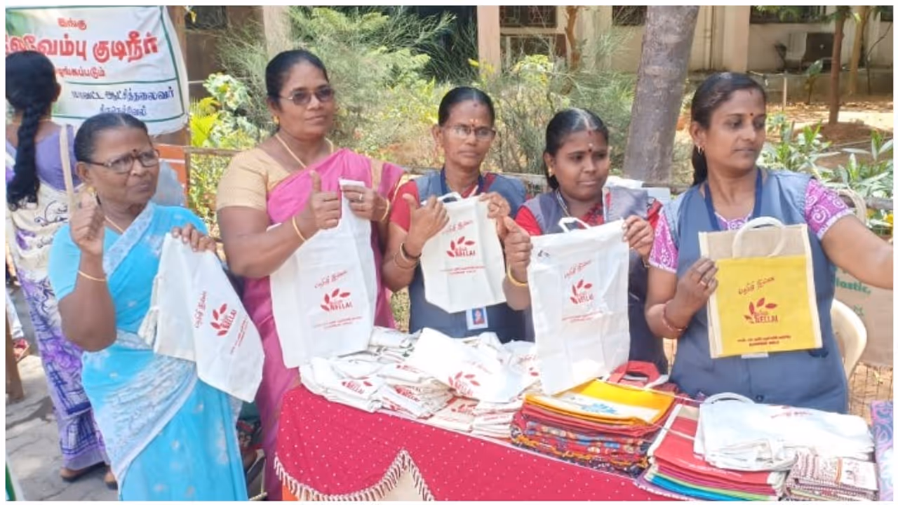 துணி பையுடன் செல்ஃபி எடுத்து அனுப்பினால் பரிசு.....கலெக்டர் அதிரடி அறிவிப்பு..! துணி பையுடன் செல்ஃபி எடுத்து அனுப்பினால் பரிசு.....கலெக்டர் அதிரடி அறிவிப்பு..!