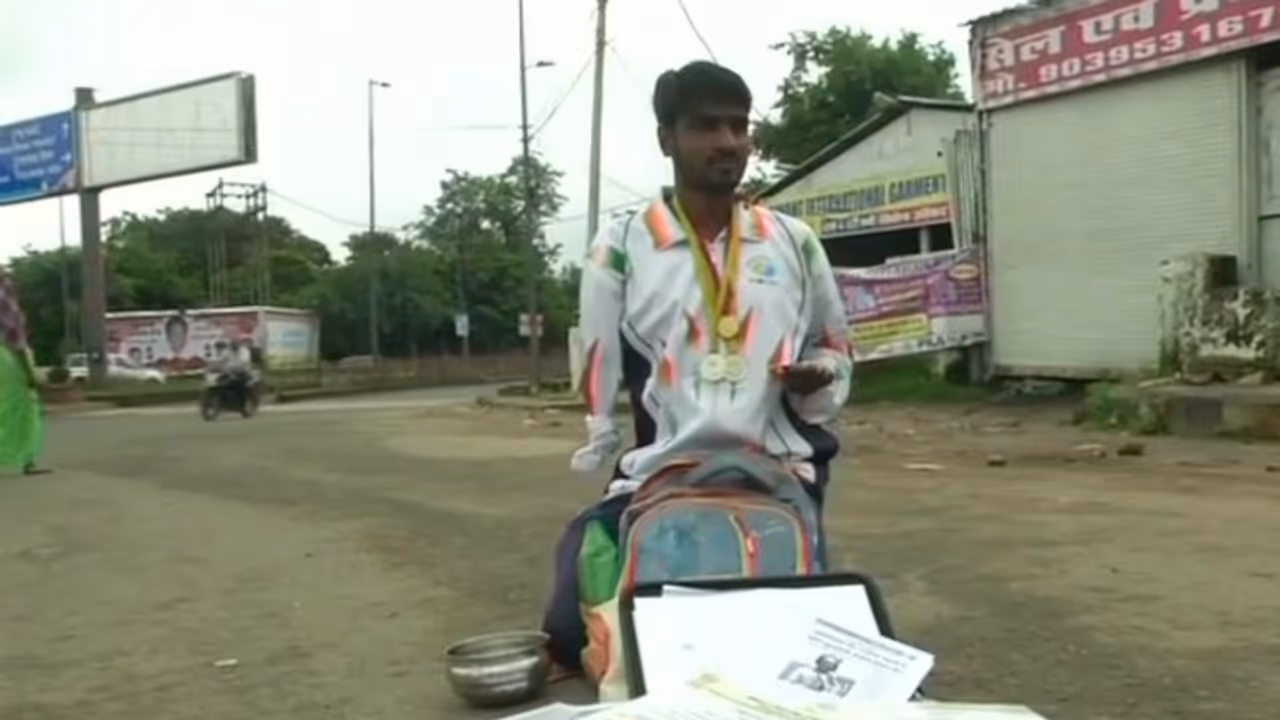 Even as India celebrates Asian Games success, national level para athlete seen begging on streets
