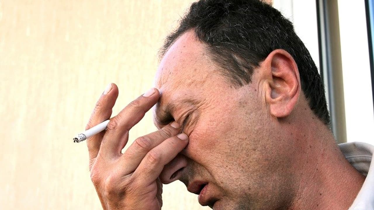 ಸಿಗರೇಟ್ ಸೇದಿದ್ರೆ ದೃಷ್ಟಿ ಕಳ್ಕೋಬೇಕಾಗುತ್ತೆ! ಸಿಗರೇಟ್ ಸೇದಿದ್ರೆ ದೃಷ್ಟಿ ಕಳ್ಕೋಬೇಕಾಗುತ್ತೆ!