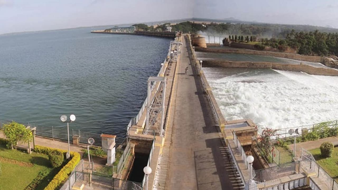 ಸಕ್ಕರೆ ನಾಡು ಮಂಡ್ಯದಲ್ಲಿ ಮತ್ತೆ ಜೆಡಿಎಸ್ ಬಾಯಿಗೆ ಸಿಹಿ ಸಕ್ಕರೆ ನಾಡು ಮಂಡ್ಯದಲ್ಲಿ ಮತ್ತೆ ಜೆಡಿಎಸ್ ಬಾಯಿಗೆ ಸಿಹಿ