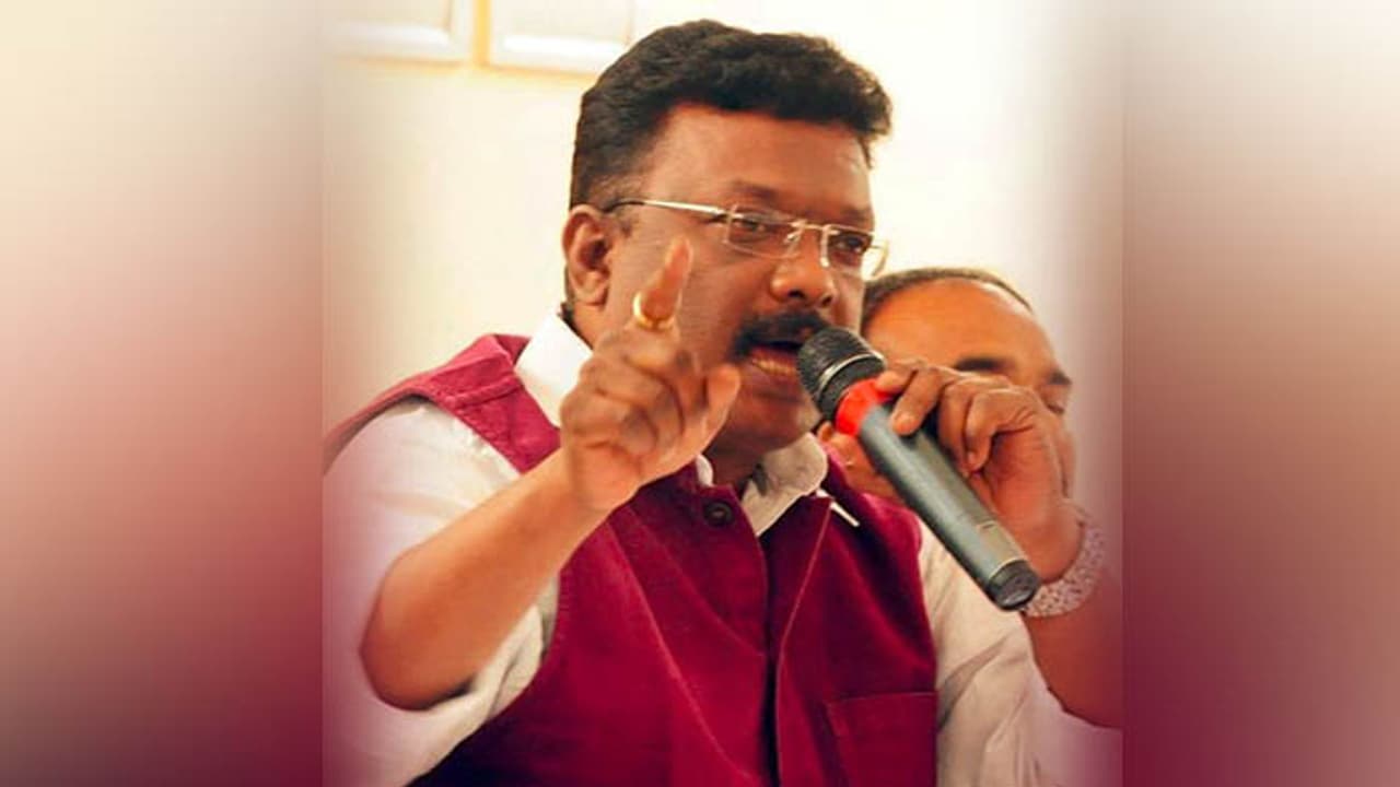 టీ.కాంగ్రెస్ నేత శ్రవణ్‌కు లీగల్ నోటీసులు