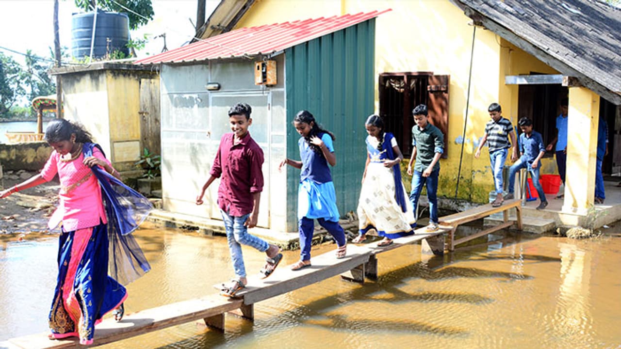 ഡാമുകള് തുറന്നതോടെ കുട്ടനാട് വീണ്ടും വെള്ളപ്പൊക്ക ഭീഷണിയില് ഡാമുകള് തുറന്നതോടെ കുട്ടനാട് വീണ്ടും വെള്ളപ്പൊക്ക ഭീഷണിയില്