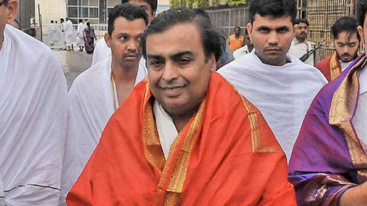 శ్రీవారికి భారీ విరాళం ఇచ్చిన ముఖేశ్ అంబానీ శ్రీవారికి భారీ విరాళం ఇచ్చిన ముఖేశ్ అంబానీ