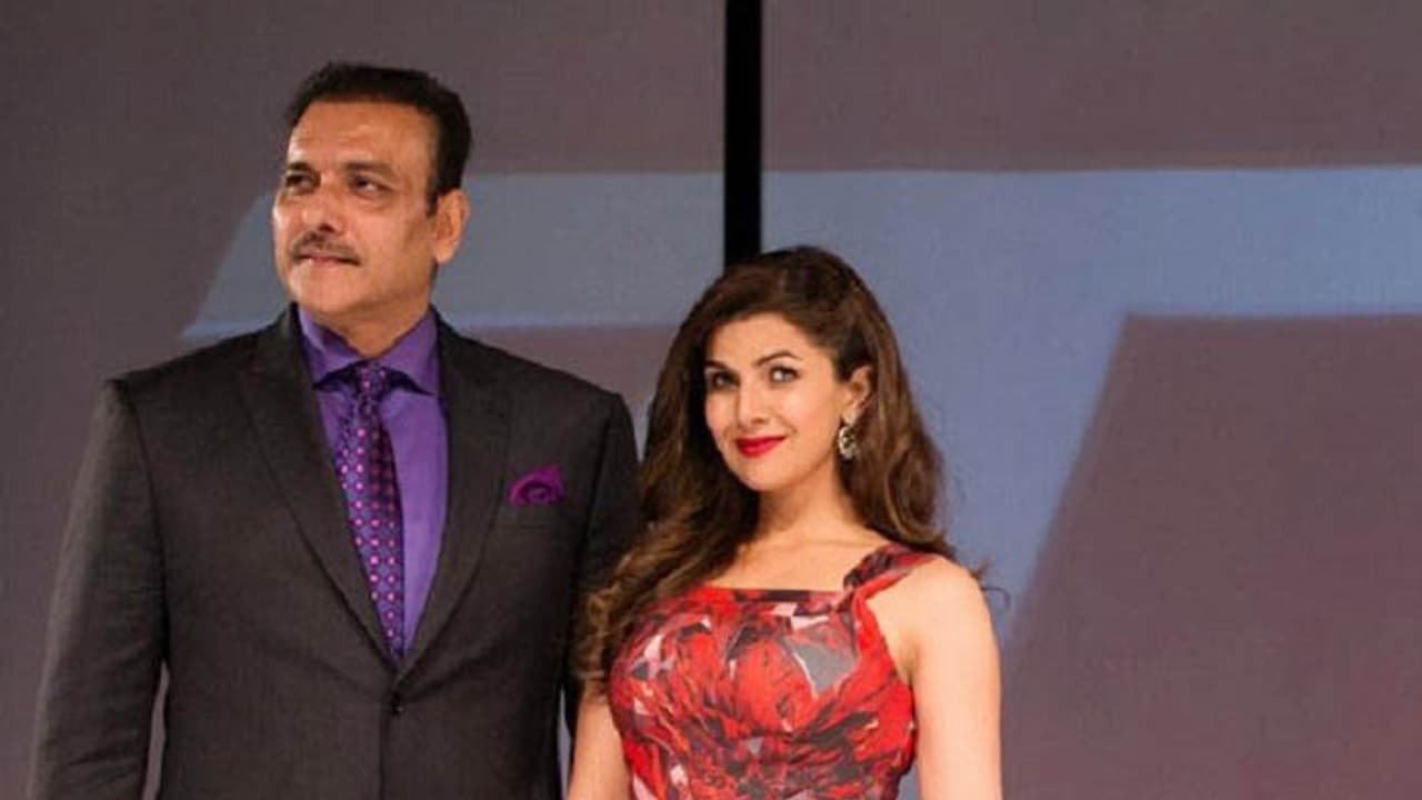 "అవన్నీ ఆవు పేడతో సమానం".. నిమ్రత్తో డేటింగ్పై రవిశాస్త్రి "అవన్నీ ఆవు పేడతో సమానం".. నిమ్రత్తో డేటింగ్పై రవిశాస్త్రి