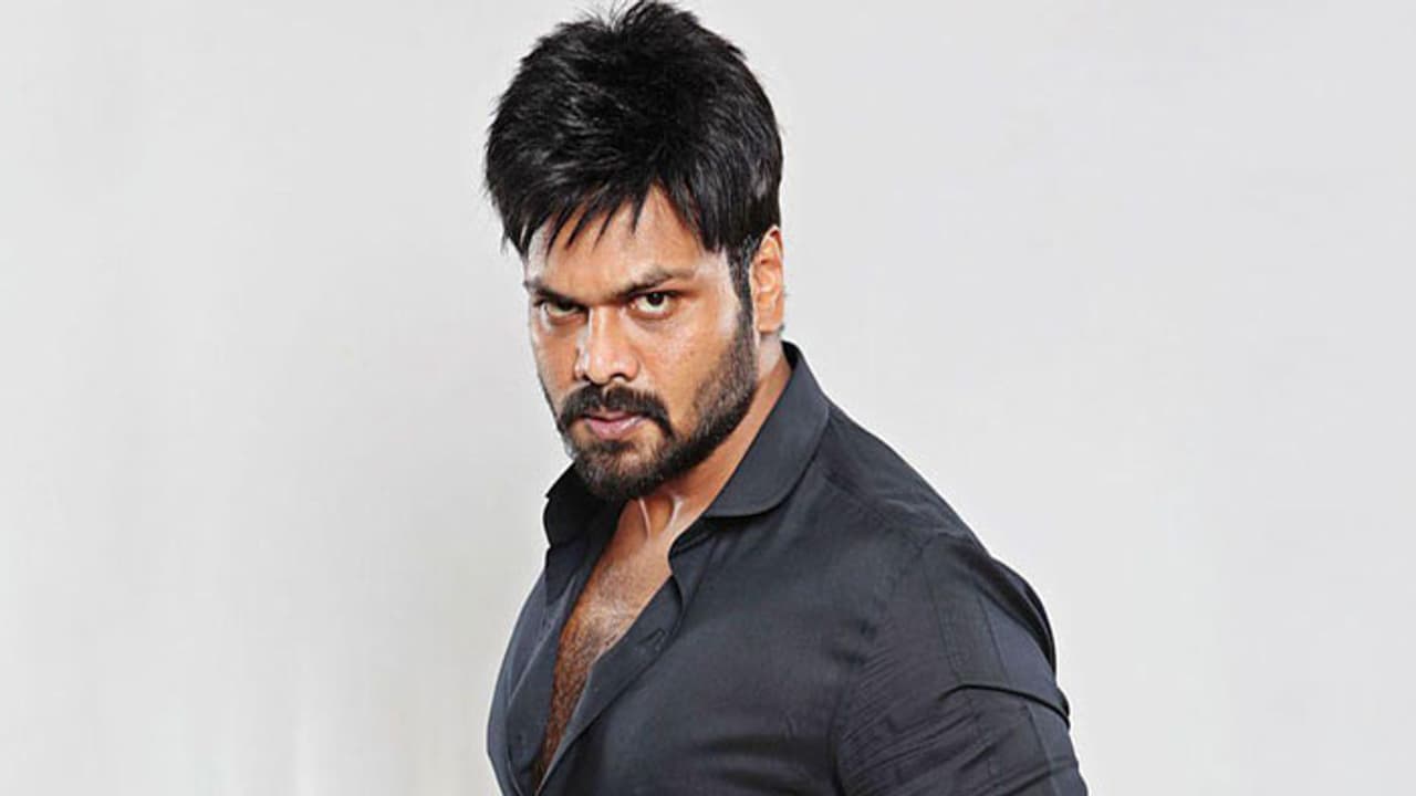 నేను వెళితే అందరికీ ఫసకే.. 'మా' వివాదంపై మంచు మనోజ్ కామెంట్! నేను వెళితే అందరికీ ఫసకే.. 'మా' వివాదంపై మంచు మనోజ్ కామెంట్!