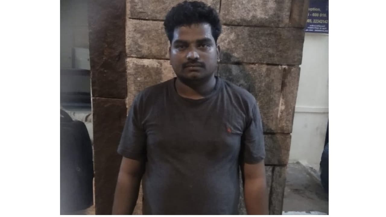 அண்ணன் இல்லாத நேரத்தில் அண்ணியுடன் உல்லாசமாக இருந்த நண்பன்... மைத்துனரின் பகீர் வாக்குமூலம்! அண்ணன் இல்லாத நேரத்தில் அண்ணியுடன் உல்லாசமாக இருந்த நண்பன்... மைத்துனரின் பகீர் வாக்குமூலம்!