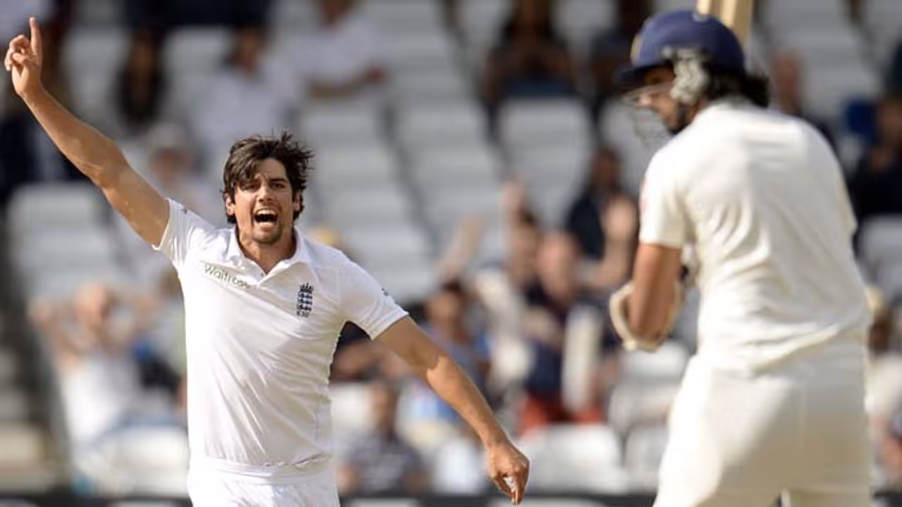 20 ఏళ్ల కెరీర్లో కుక్ తీసిన ఏకైక వికెట్ ఎవరిదో తెలుసా..? 20 ఏళ్ల కెరీర్లో కుక్ తీసిన ఏకైక వికెట్ ఎవరిదో తెలుసా..?