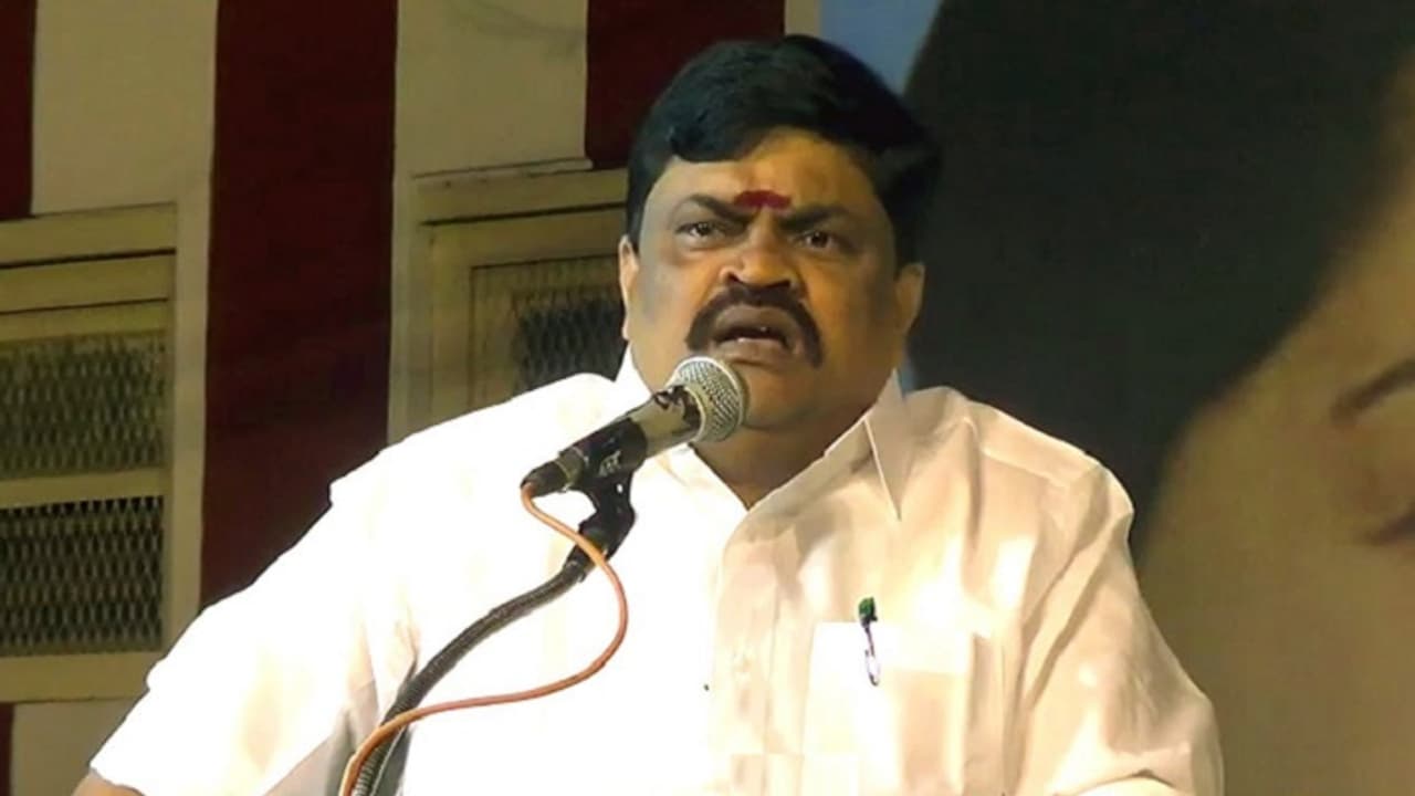 எங்களின் அடுத்த டார்கெட் மத்திய அரசுதான் அள்ளு தெரிக்கவிடும் அ.தி.மு.க. அமைச்சர்... எங்களின் அடுத்த டார்கெட் மத்திய அரசுதான் அள்ளு தெரிக்கவிடும் அ.தி.மு.க. அமைச்சர்...