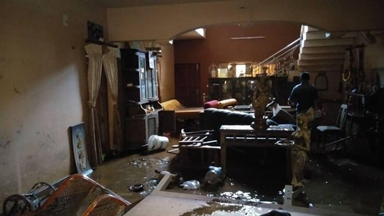 പുരസ്കാരങ്ങള് ഒഴുകിപ്പോയി; പ്രളയം തകര്ത്തെറിഞ്ഞ് കവിയൂര് പൊന്നമ്മയുടെ വീട് പുരസ്കാരങ്ങള് ഒഴുകിപ്പോയി; പ്രളയം തകര്ത്തെറിഞ്ഞ് കവിയൂര് പൊന്നമ്മയുടെ വീട്