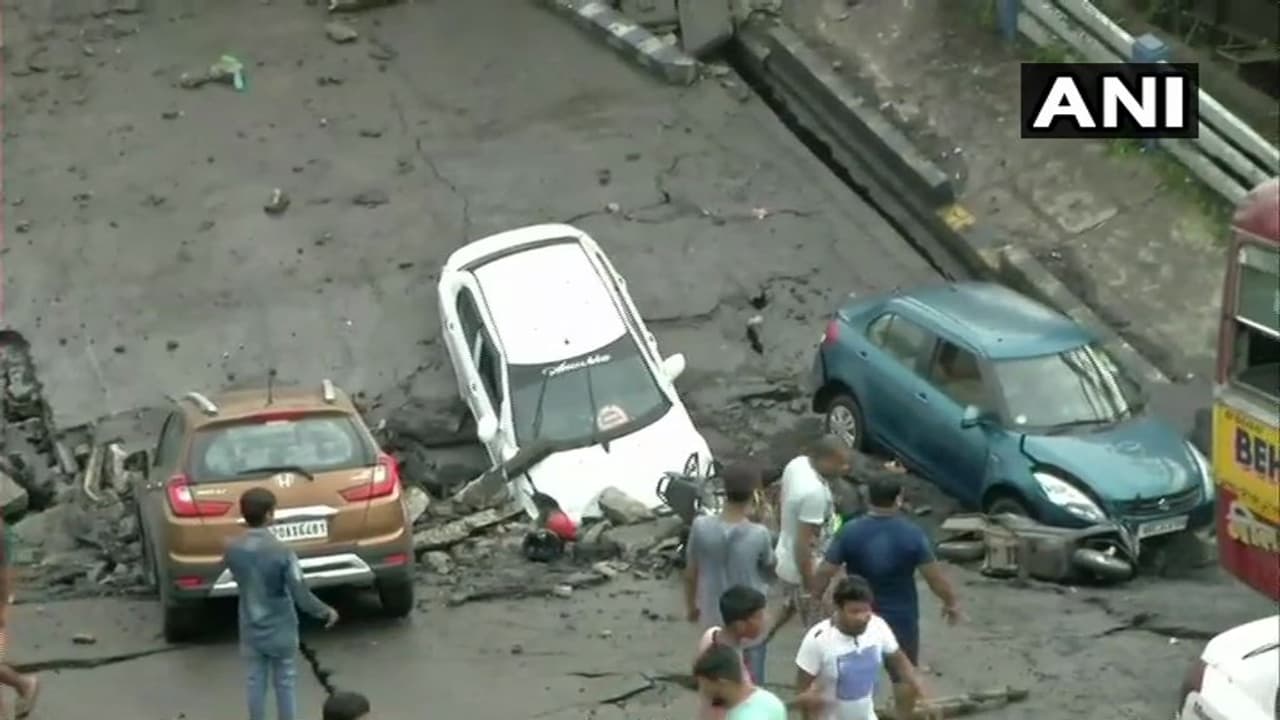 After Majerhat bridge, cracked Karunamoyee bridge close to collapse in Kolkata