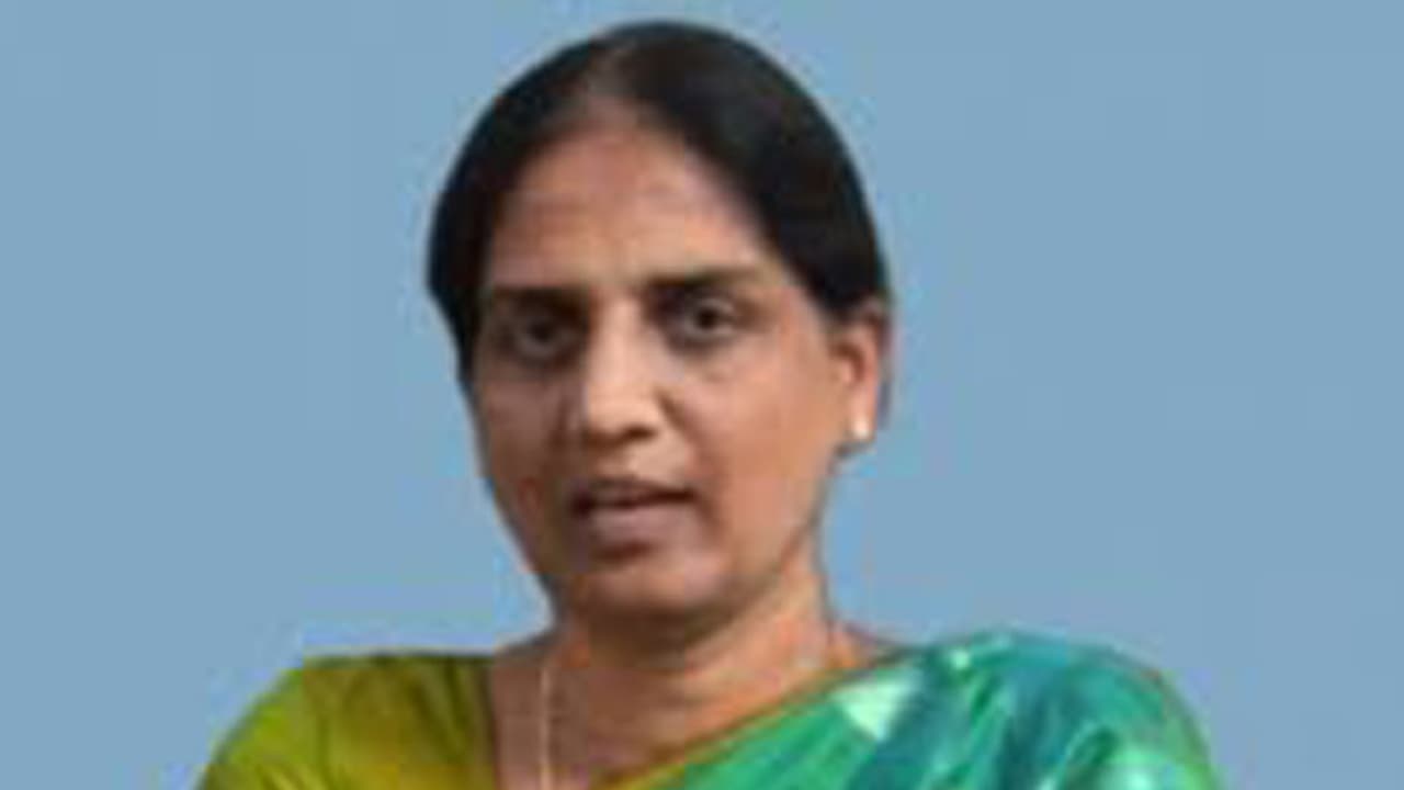 సబితా ఇంద్రారెడ్డి ఎమ్మెల్యే సభ్యత్వాన్ని రద్దు చేయిస్తాం: భట్టి సబితా ఇంద్రారెడ్డి ఎమ్మెల్యే సభ్యత్వాన్ని రద్దు చేయిస్తాం: భట్టి