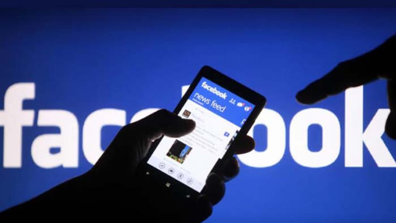 അമേരിക്കയില്‍ ഫേസ്ബുക്ക് ഡിലീറ്റ് തുടരുന്നു