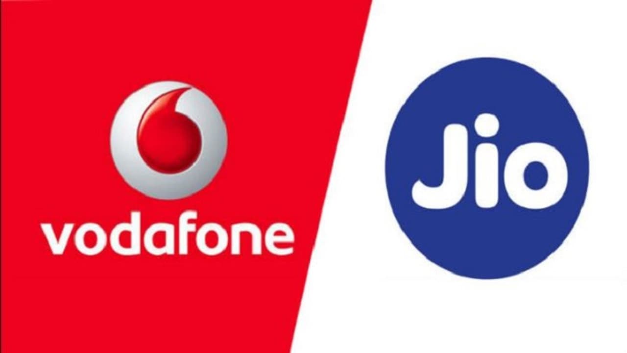 ಟ್ವಿಟ್ಟರ್ನಲ್ಲಿ ಜಿಯೋ ವೋಡಫೋನ್ ವಾರ್: ಆದ್ರೂ ಹಿಂಗನ್ನೋದಾ? ಟ್ವಿಟ್ಟರ್ನಲ್ಲಿ ಜಿಯೋ ವೋಡಫೋನ್ ವಾರ್: ಆದ್ರೂ ಹಿಂಗನ್ನೋದಾ?