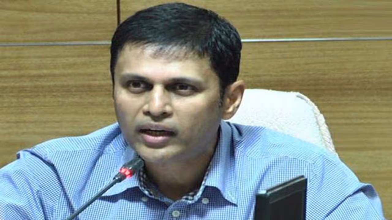 ఎన్నికల ప్రక్రియ ఆపాలని హైకోర్టు చెప్పలేదు: సిఈవో రజత్ కుమార్ ఎన్నికల ప్రక్రియ ఆపాలని హైకోర్టు చెప్పలేదు: సిఈవో రజత్ కుమార్