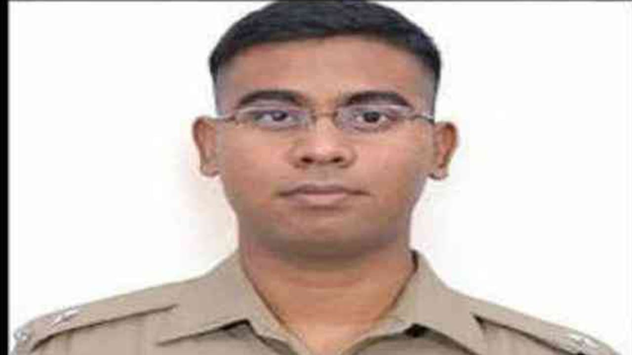 కాన్పూర్ జిల్లా ఎస్పీ ఆత్మహత్యాయత్నం... కారణమిదేనా? కాన్పూర్ జిల్లా ఎస్పీ ఆత్మహత్యాయత్నం... కారణమిదేనా?