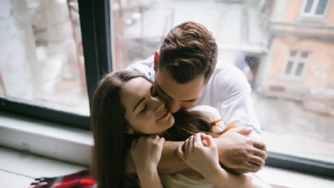 പാട്ട് കേള്‍ക്കുന്നതും കെട്ടിപ്പിടിക്കുന്നതുമെല്ലാം ഹൃദയത്തിന് നല്ലത്! എങ്ങനെയെന്നറിയാം...