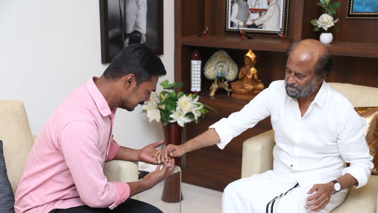 அபிராமியின் கணவர் ரஜினியுடன் திடீர் சந்திப்பு... கதறி அழுததால் உருகிப்போன ரஜினி ! அபிராமியின் கணவர் ரஜினியுடன் திடீர் சந்திப்பு... கதறி அழுததால் உருகிப்போன ரஜினி !