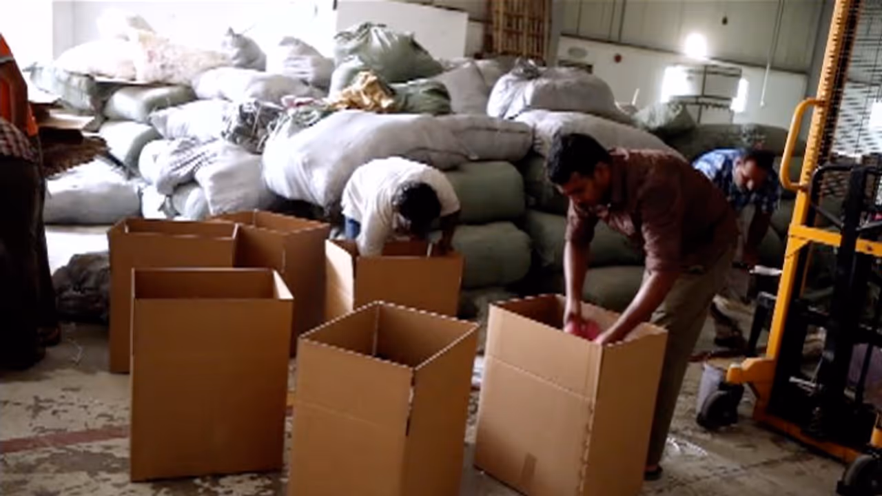 ಶಿವಮೊಗ್ಗ: ಜಿಲ್ಲಾ ಕಾಂಗ್ರೆಸ್ನಿಂದ ಸಂತ್ರಸ್ತರಿಗೆ ಅಗತ್ಯ ವಸ್ತುಗಳ ಸಂಗ್ರಹ ಶಿವಮೊಗ್ಗ: ಜಿಲ್ಲಾ ಕಾಂಗ್ರೆಸ್ನಿಂದ ಸಂತ್ರಸ್ತರಿಗೆ ಅಗತ್ಯ ವಸ್ತುಗಳ ಸಂಗ್ರಹ