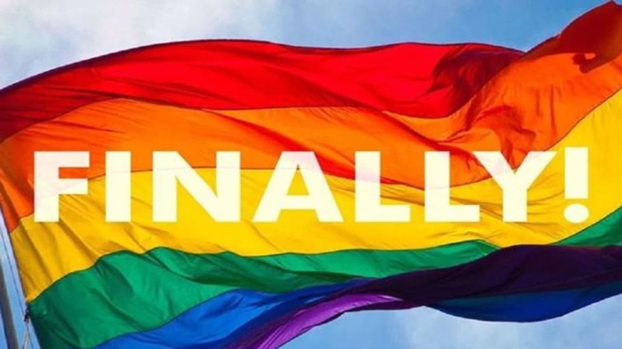 करण जौहर और सोनम सहित कई बॉलीवुड स्टार्स ने किया समलैंगिकता पर फैसले का स्वागत करण जौहर और सोनम सहित कई बॉलीवुड स्टार्स ने किया समलैंगिकता पर फैसले का स्वागत