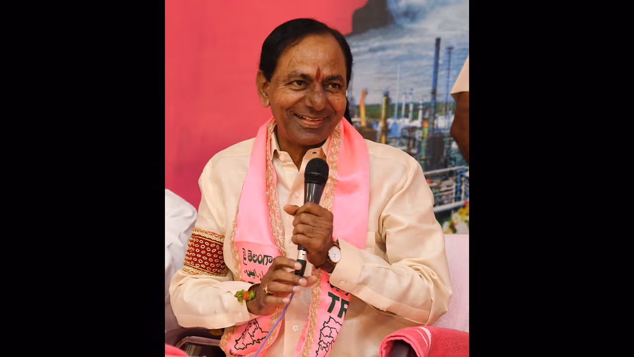 ప్రీ పోల్ సర్వే: ఏ పార్టీకి ఎన్ని సీట్లు, రేవంత్ రెడ్డి బలమెంత? ప్రీ పోల్ సర్వే: ఏ పార్టీకి ఎన్ని సీట్లు, రేవంత్ రెడ్డి బలమెంత?