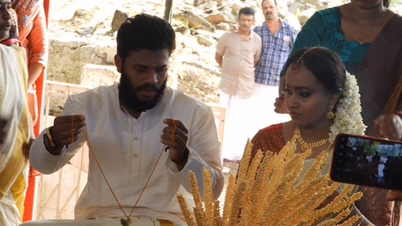 ഇവർക്ക് ജീവിക്കാൻ കാൻസറിനെ തോൽപിച്ചേ മതിയാകൂ; വൈറലായി കണ്ണീർകുറിപ്പ് ഇവർക്ക് ജീവിക്കാൻ കാൻസറിനെ തോൽപിച്ചേ മതിയാകൂ; വൈറലായി കണ്ണീർകുറിപ്പ്