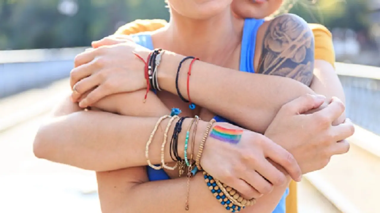 ಸಲಿಂಗಕಾಮಿಗಳಿಗೆ ಮನೆ ಬಾಡಿಗೆಗೆ ಕೊಡಲು ನೀವು ಒಪ್ತೀರಾ? ಏನಂತೀರಾ? ಸಲಿಂಗಕಾಮಿಗಳಿಗೆ ಮನೆ ಬಾಡಿಗೆಗೆ ಕೊಡಲು ನೀವು ಒಪ್ತೀರಾ? ಏನಂತೀರಾ?