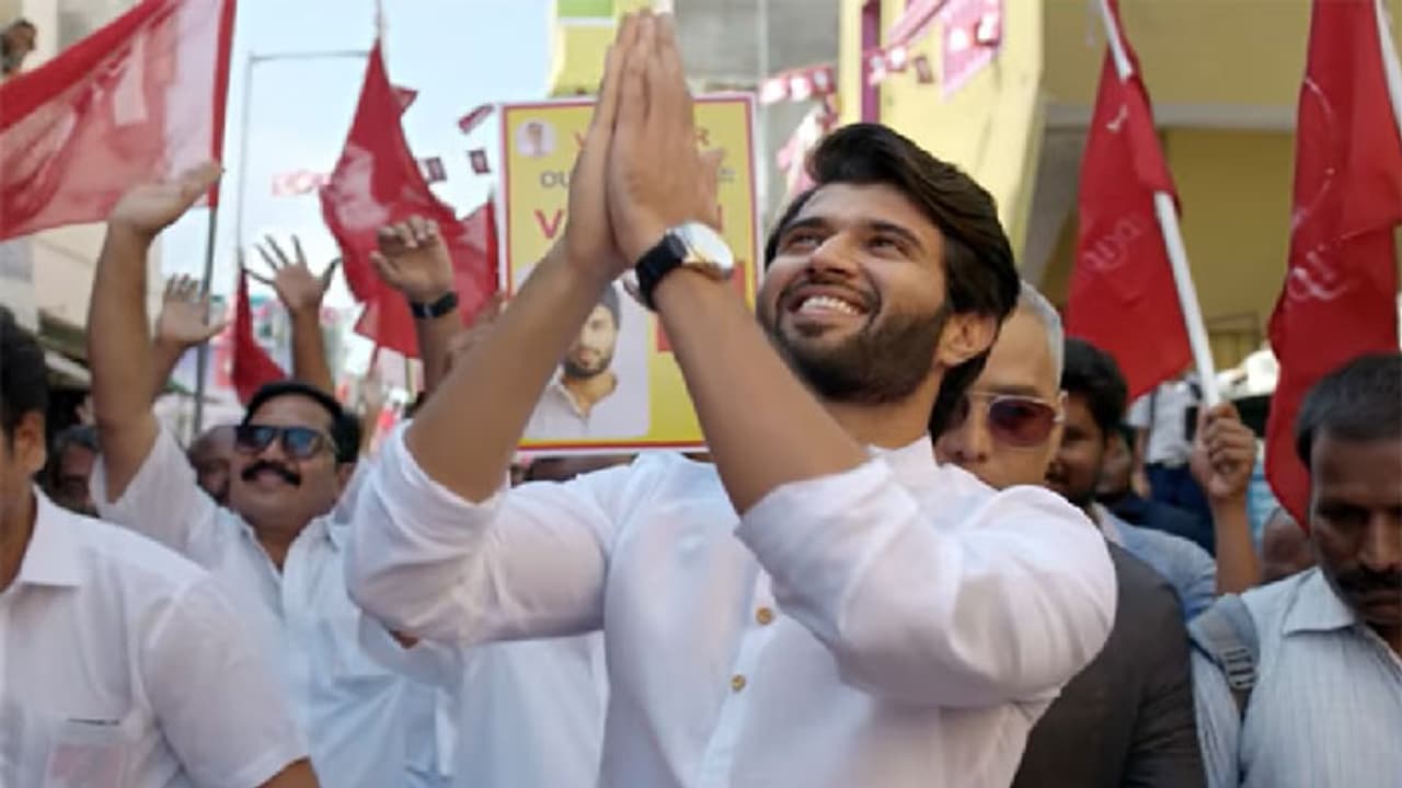 రెండు రాష్ట్రాలకి ఒక్క లీడర్.. ది దేవరకొండ: విజయ్ దేవరకొండ ట్వీట్! రెండు రాష్ట్రాలకి ఒక్క లీడర్.. ది దేవరకొండ: విజయ్ దేవరకొండ ట్వీట్!