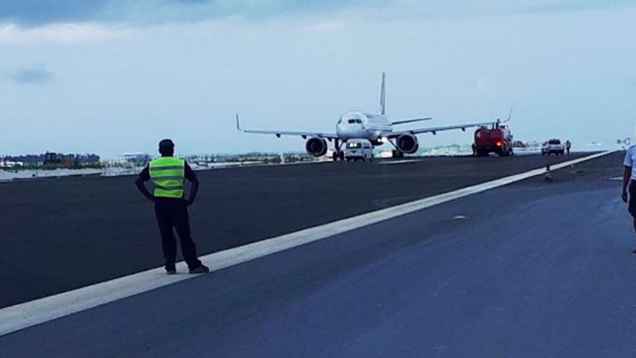 തിരുവനന്തപുരത്ത് നിന്ന് പോയ വിമാനം റണ്വേ മാറി ഇറങ്ങി തിരുവനന്തപുരത്ത് നിന്ന് പോയ വിമാനം റണ്വേ മാറി ഇറങ്ങി