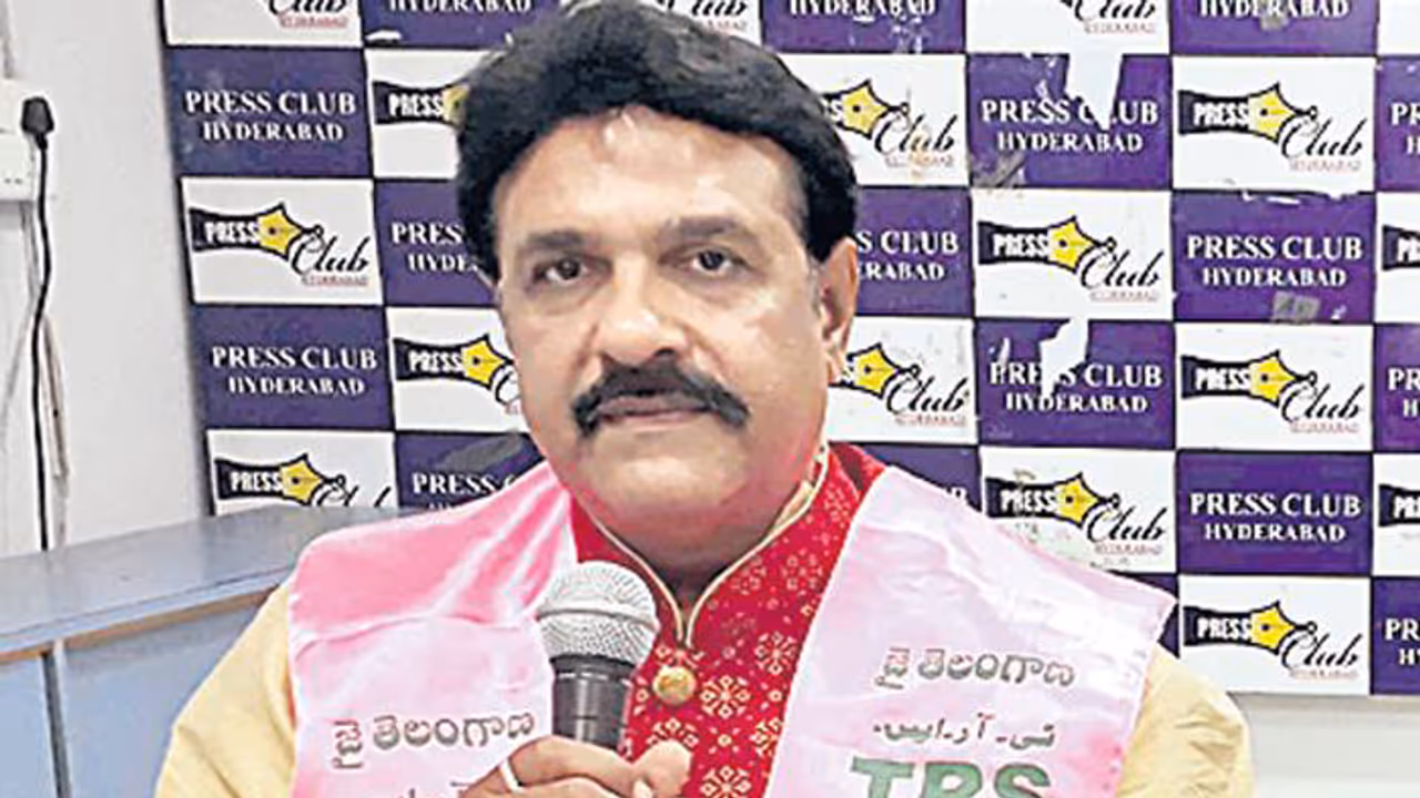 టీఆర్ఎస్ పార్టీలో చేరిన సీనియర్ యాక్టర్... టీఆర్ఎస్ పార్టీలో చేరిన సీనియర్ యాక్టర్...