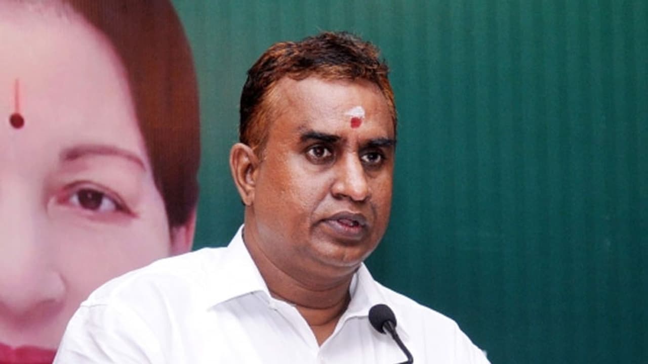 அதிமுகவினருக்கு காவல்துறை நெருக்கடி… எஸ்.பி.வேலுமணி திடுக் குற்றச்சாட்டு..! அதிமுகவினருக்கு காவல்துறை நெருக்கடி… எஸ்.பி.வேலுமணி திடுக் குற்றச்சாட்டு..!