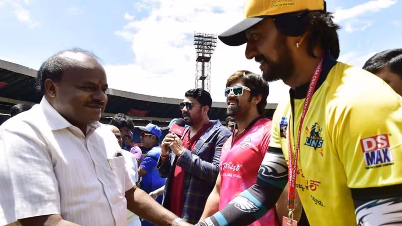 ಚಲನ ಚಿತ್ರ ಕಪ್: ಕಿಚ್ಚ ಸುದೀಪ್ ಪಡೆ ಮಣಿಸಿದ ಗಣೇಶ್ ಟೀಂ ಚಲನ ಚಿತ್ರ ಕಪ್: ಕಿಚ್ಚ ಸುದೀಪ್ ಪಡೆ ಮಣಿಸಿದ ಗಣೇಶ್ ಟೀಂ