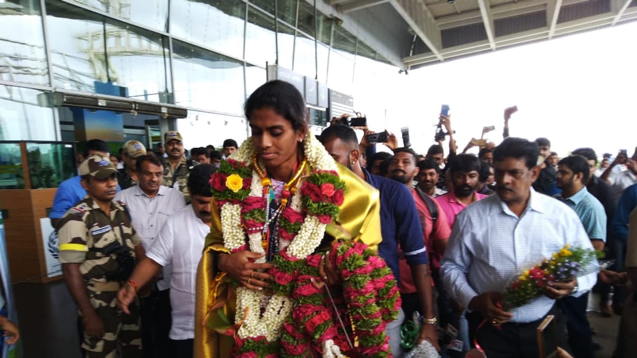 ರಾಜ್ಯ ಸರ್ಕಾರದಿಂದ ಪೂವಮ್ಮಗೆ ₹ 40 ಲಕ್ಷ ಬಹುಮಾನ ರಾಜ್ಯ ಸರ್ಕಾರದಿಂದ ಪೂವಮ್ಮಗೆ ₹ 40 ಲಕ್ಷ ಬಹುಮಾನ