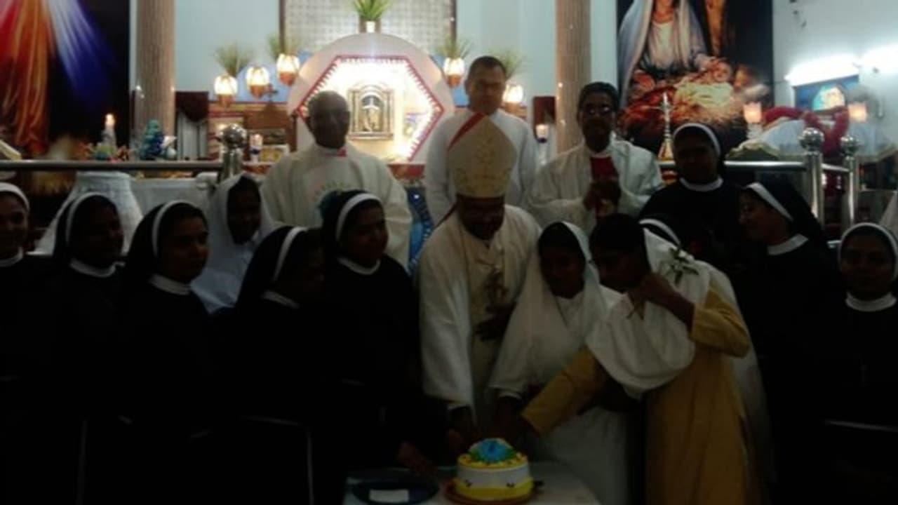 Kerala: Rape accused Bishop cuts cake, celebrates in Jalandhar as nuns protest demanding his arrest Kerala: Rape accused Bishop cuts cake, celebrates in Jalandhar as nuns protest demanding his arrest