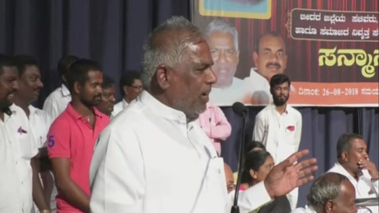 ಬೆಳಗಾವಿ ಮುಗೀತು, ಮತ್ತೊಂದು ಜಿಲ್ಲೆಯಲ್ಲಿ ಕಾಂಗ್ರೆಸ್ ಭಿನ್ನಮತ: ಯಾರ ನಡುವೆ ಟಾಕ್ ವಾರ್? ಬೆಳಗಾವಿ ಮುಗೀತು, ಮತ್ತೊಂದು ಜಿಲ್ಲೆಯಲ್ಲಿ ಕಾಂಗ್ರೆಸ್ ಭಿನ್ನಮತ: ಯಾರ ನಡುವೆ ಟಾಕ್ ವಾರ್?