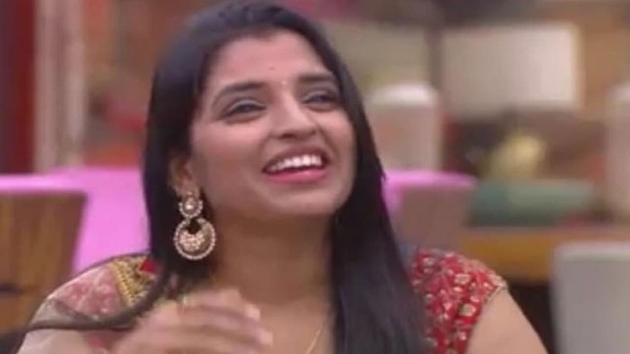 బిగ్ బాస్2: కారణం చెప్పి ఆమెను బయటకి పంపనున్నారా..? బిగ్ బాస్2: కారణం చెప్పి ఆమెను బయటకి పంపనున్నారా..?