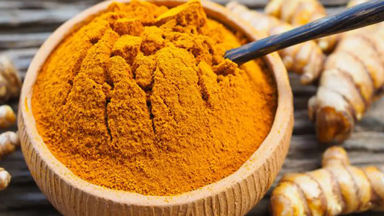 ചർമ്മസംരക്ഷണത്തിന് മഞ്ഞൾ ഉപയോ​ഗിക്കുന്നത് കൊണ്ടുള്ള ​ഗുണങ്ങൾ 