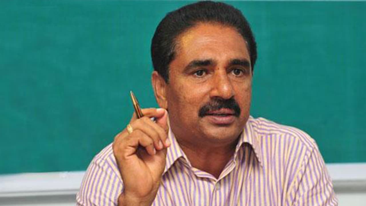 സംഘിയെന്ന് വിളി കേട്ടിട്ടും പ്രേമചന്ദ്രന് മുന്നേറിയത് ന്യൂനപക്ഷ വോട്ടിന്റെ കരുത്തില് സംഘിയെന്ന് വിളി കേട്ടിട്ടും പ്രേമചന്ദ്രന് മുന്നേറിയത് ന്യൂനപക്ഷ വോട്ടിന്റെ കരുത്തില്