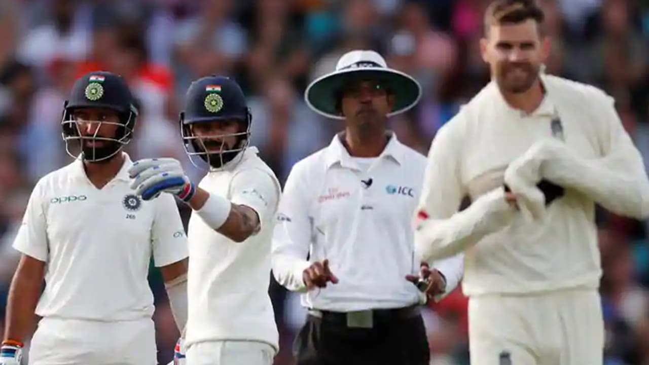 ಸೊನ್ನೆ ಸುತ್ತಿದ ಕೊಹ್ಲಿ, ಪೂಜಾರ: ಸೋಲಿನ ಸುಳಿಯಲ್ಲಿ ಭಾರತ ಸೊನ್ನೆ ಸುತ್ತಿದ ಕೊಹ್ಲಿ, ಪೂಜಾರ: ಸೋಲಿನ ಸುಳಿಯಲ್ಲಿ ಭಾರತ