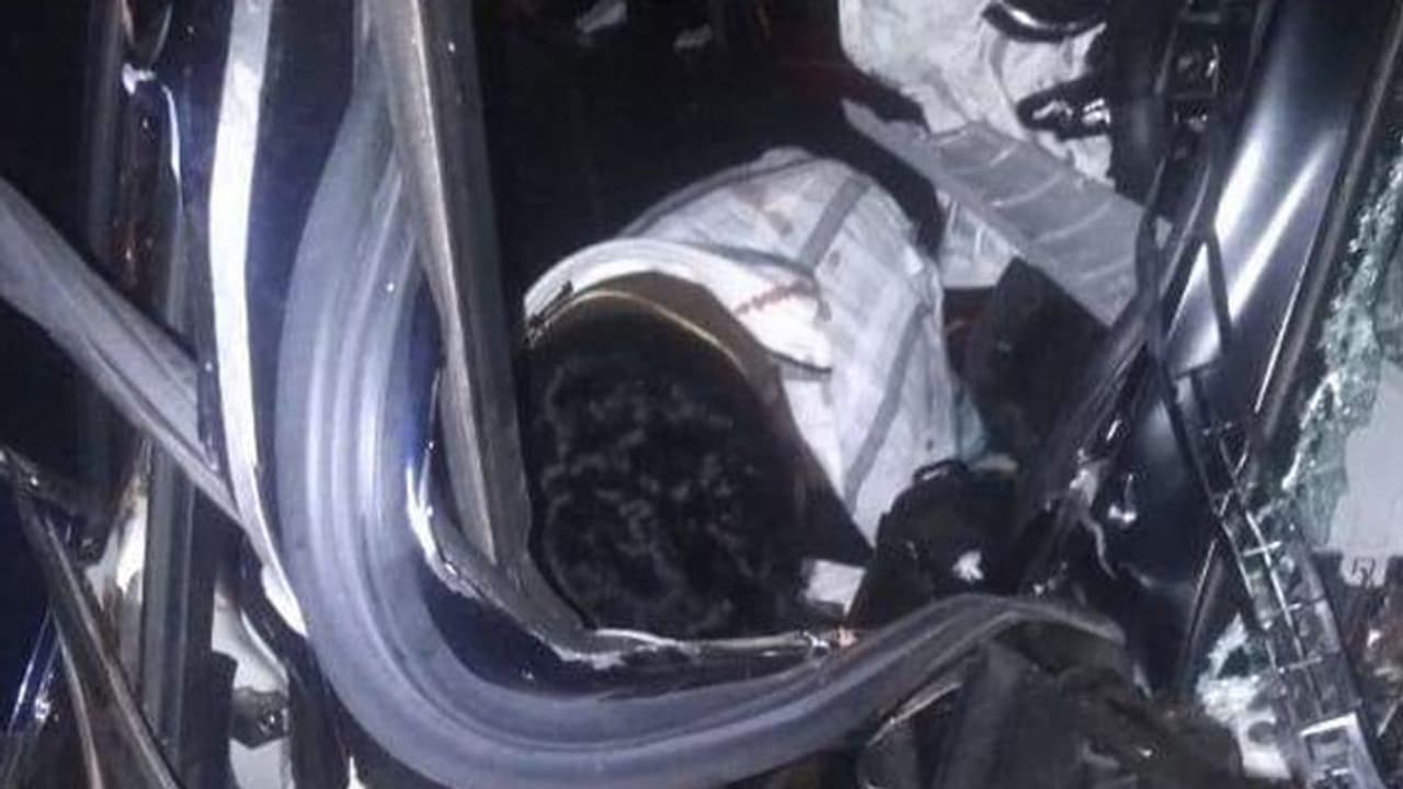 ராமநாதபுரத்தில் கார் மரத்தில் மோதி விபத்து... 4 பேர் உயிரிழப்பு! ராமநாதபுரத்தில் கார் மரத்தில் மோதி விபத்து... 4 பேர் உயிரிழப்பு!