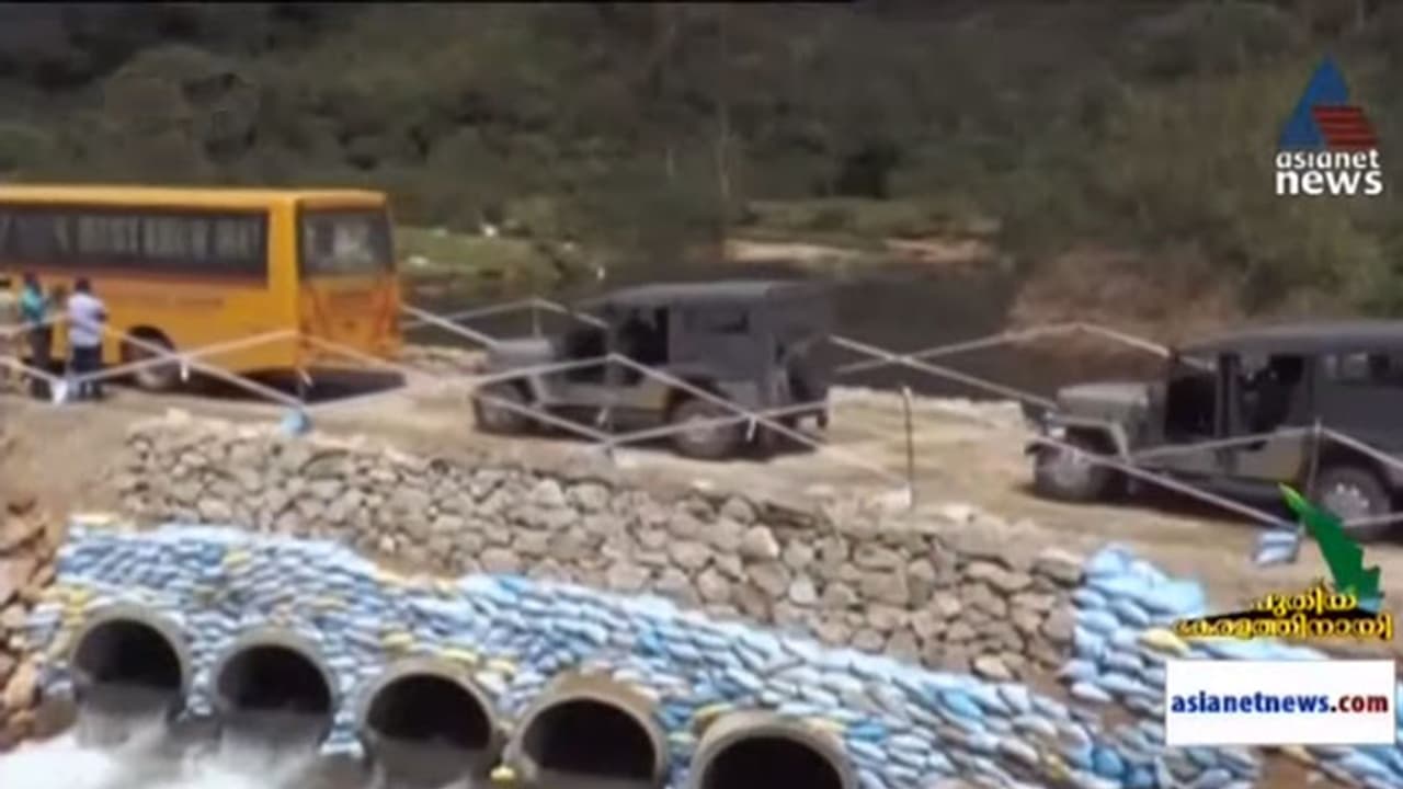 ആഴ്ചകള്ക്ക് ശേഷം മൂന്നാര് ഉടുമല്പേട്ട റോഡില് ഗതാഗതം പുനസ്ഥാപിച്ചു ആഴ്ചകള്ക്ക് ശേഷം മൂന്നാര് ഉടുമല്പേട്ട റോഡില് ഗതാഗതം പുനസ്ഥാപിച്ചു