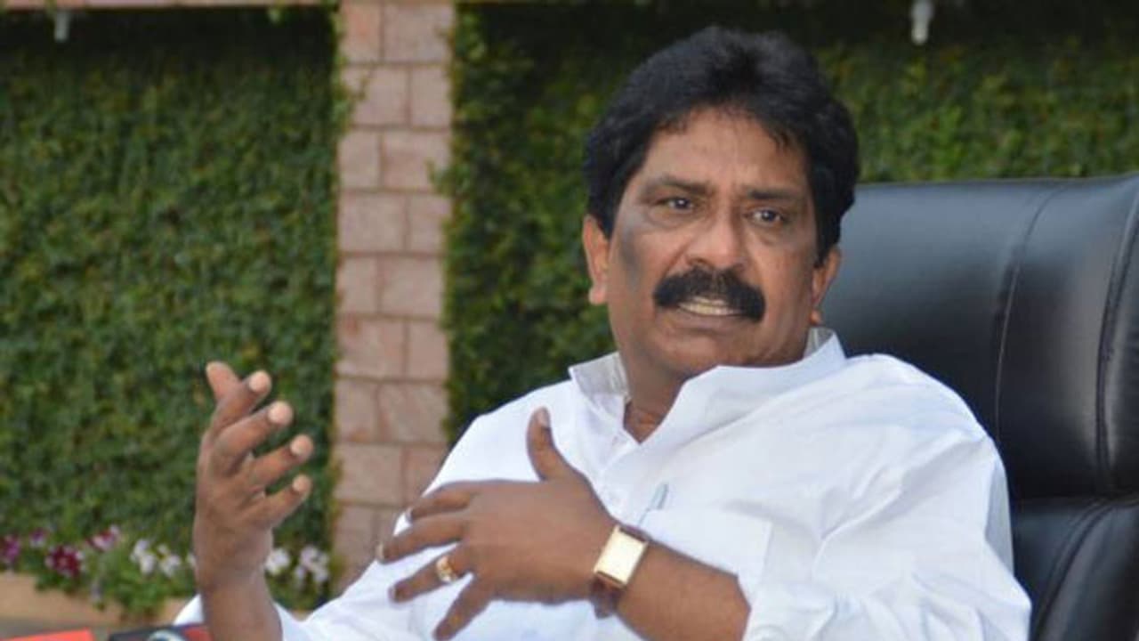 కరోనా: మాజీ ఎంపీ సబ్బంహరి ఆరోగ్య పరిస్ధితి విషమం కరోనా: మాజీ ఎంపీ సబ్బంహరి ఆరోగ్య పరిస్ధితి విషమం