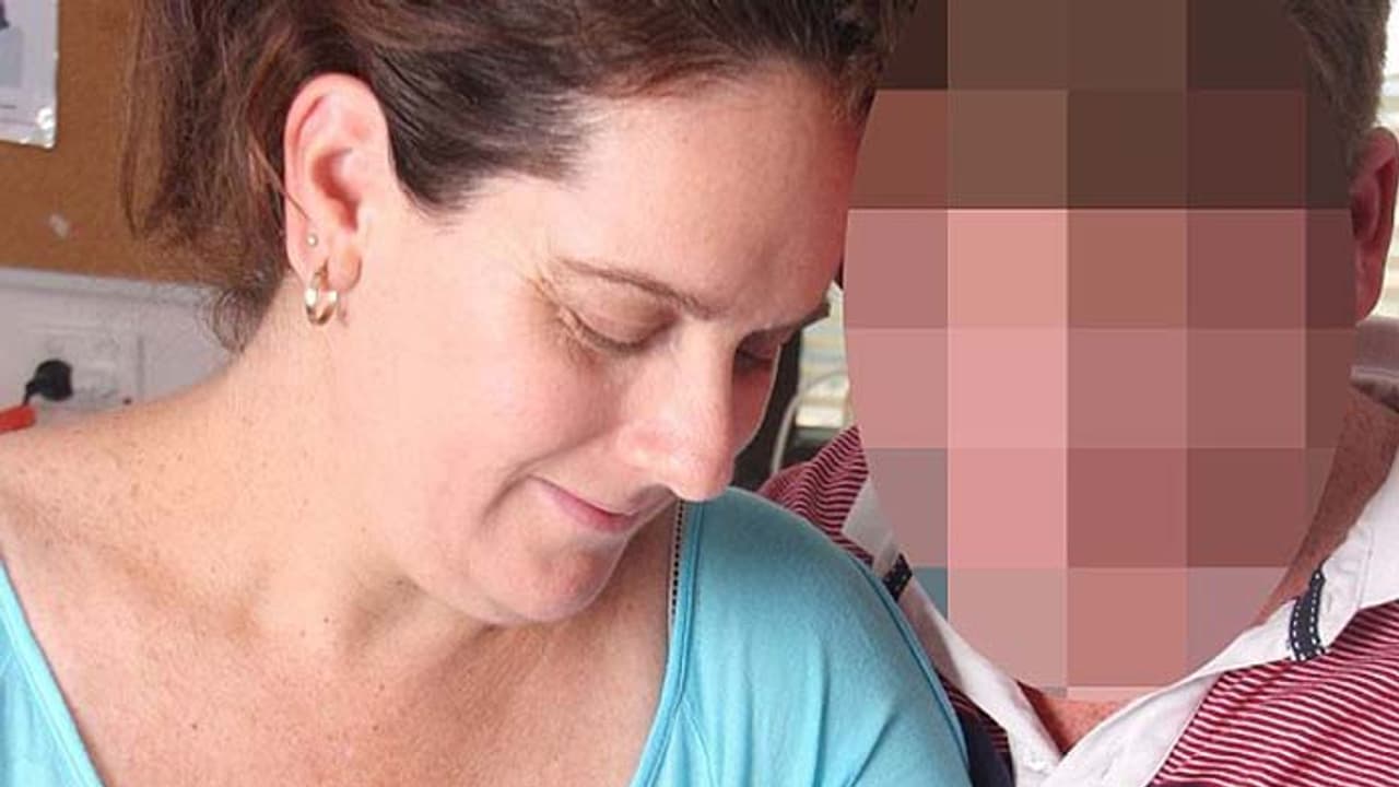 ഭര്ത്താവിന് തന്നേക്കാള് പ്രായം കുറവാണെന്ന് തിരിച്ചറിഞ്ഞ വീട്ടമ്മ മക്കളെയും അമ്മയെയും കൊന്ന് ആത്മഹത്യ ചെയ്തു ഭര്ത്താവിന് തന്നേക്കാള് പ്രായം കുറവാണെന്ന് തിരിച്ചറിഞ്ഞ വീട്ടമ്മ മക്കളെയും അമ്മയെയും കൊന്ന് ആത്മഹത്യ ചെയ്തു