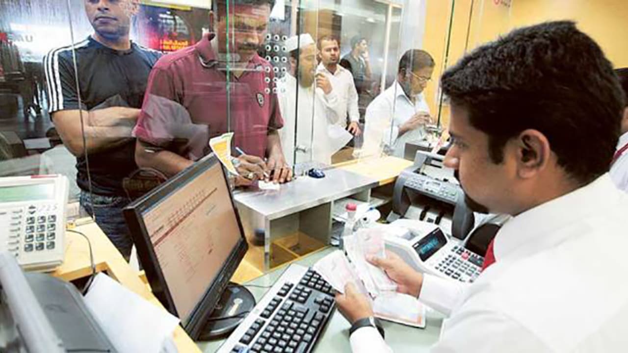 രൂപ നില മെച്ചപ്പെടുത്തി; പ്രവാസികള്ക്ക് പുതിയ വിനിമയ നിലവാരം ഇങ്ങനെ രൂപ നില മെച്ചപ്പെടുത്തി; പ്രവാസികള്ക്ക് പുതിയ വിനിമയ നിലവാരം ഇങ്ങനെ