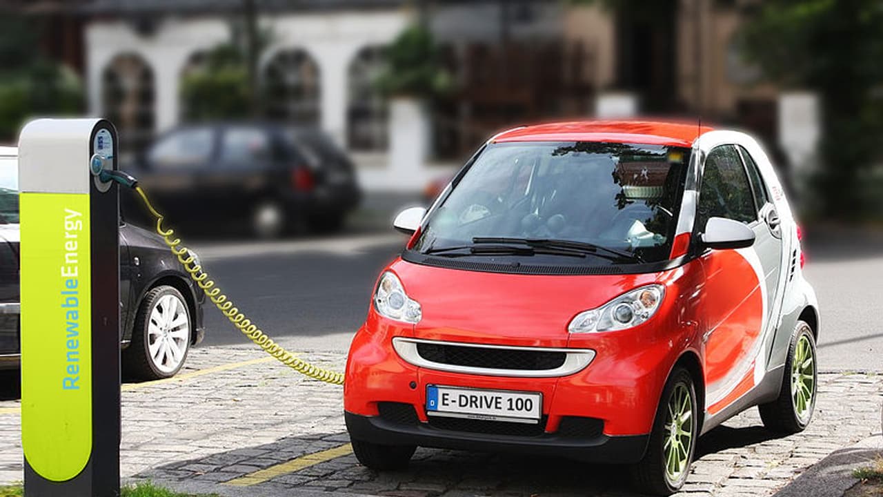 Tony Seba predicts an electrical vehicle future, India already on it